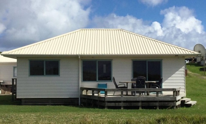 Karkari Peninsula Cottage | Discover Seabed Bach at Tokerau Beach - 10/10 Guest Rated