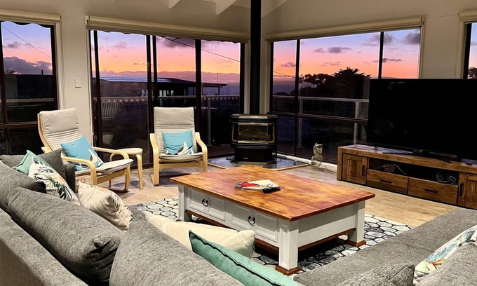 Ventnor House | Oceanfront Retreat in Phillip Island - Family Friendly Stay