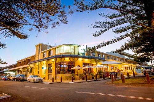 South West Rocks Hotel | Oceanfront Getaway at Seabreeze Beach Hotel