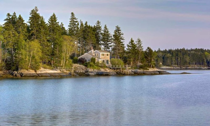 Spruce Head House | Exceptional Seabreeze Cove Waterfront Cottage with Pool