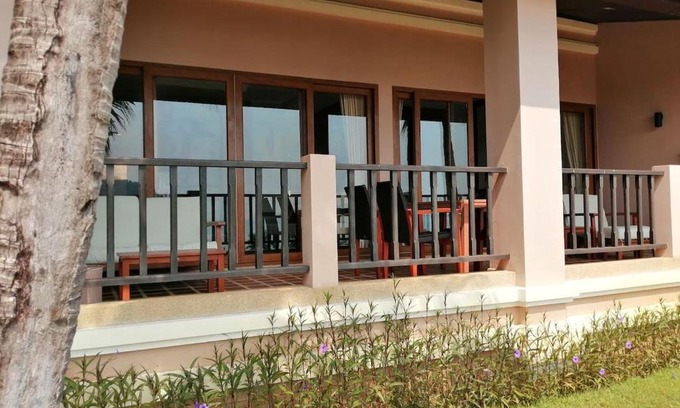 Bang Bao Bay House | Oceanfront Seabreeze Residence with Pool & Family Amenities