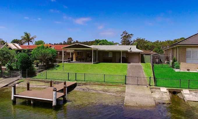 Sussex Inlet House | Experience Seabreeze on Ibis Place with Oceanfront Views