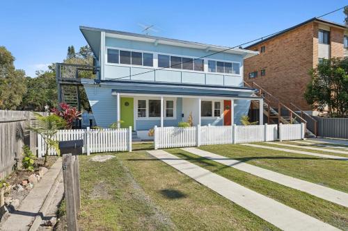 Coffs Harbour Apartment | Seabreeze - Parky's Pet friendly beachside duplex