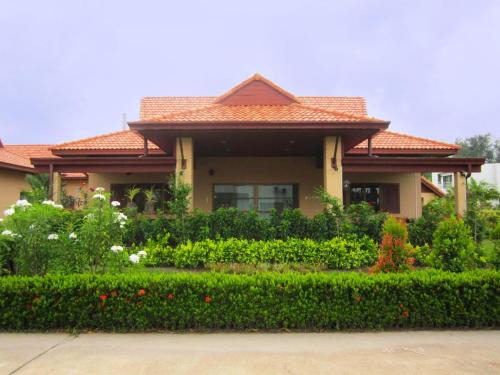 Kram Villa | Seabreeze Residence 145: Family-Friendly Stay with Pool