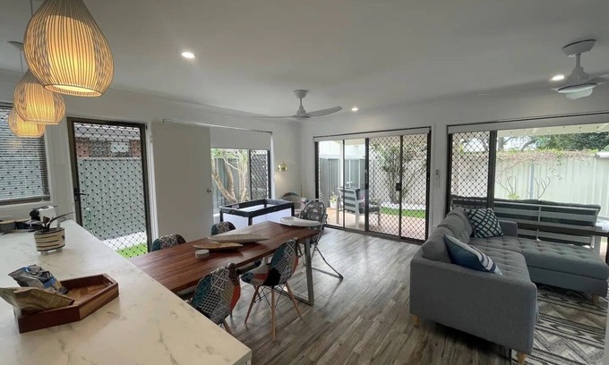 Mermaid Beach Villa | Relaxing Seabreeze Villa Near Mermaid Beach - Broadbeach