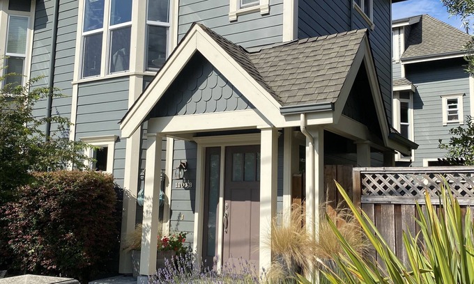 Upper Seabright House | Seabright Retreat: Bright Oceanfront Townhouse Getaway
