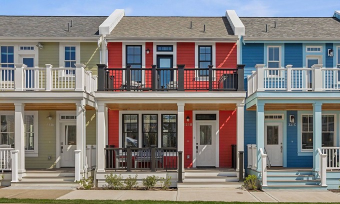 Seabrook House | Seabrook's Sea My Love: Pet Friendly, Steps To Market!