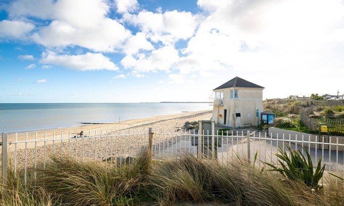 Rosslare House | Seabury Holiday Home in Rosslare Strand with Family Amenities