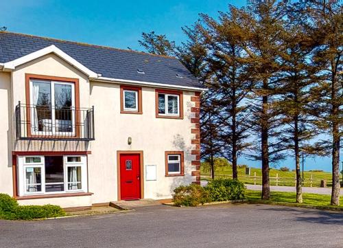 Dunmore East House | Child-Friendly Seacliff HH No 8: A Coastal Retreat