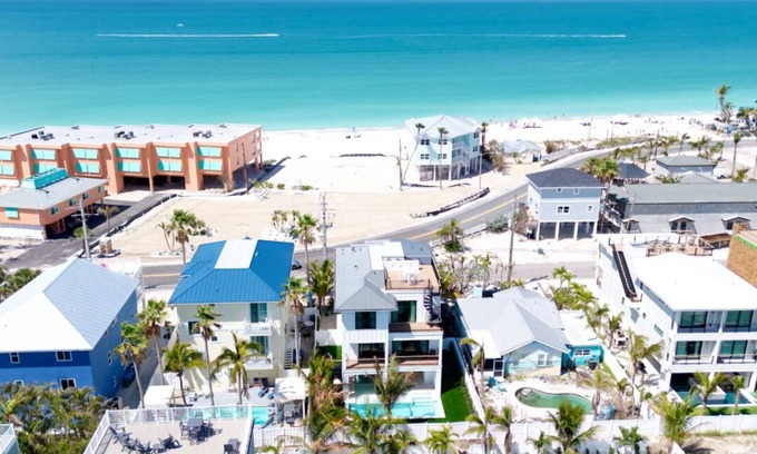 Bradenton Beach House | Seaclusion~Across from the Beach~ Heated Pool!