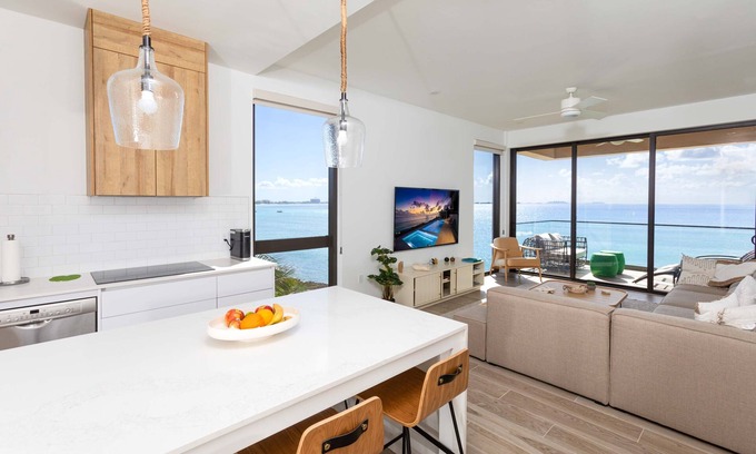 Northwest Point Condo | Experience SeaDreams #5: Oceanfront Views & Rooftop Oasis