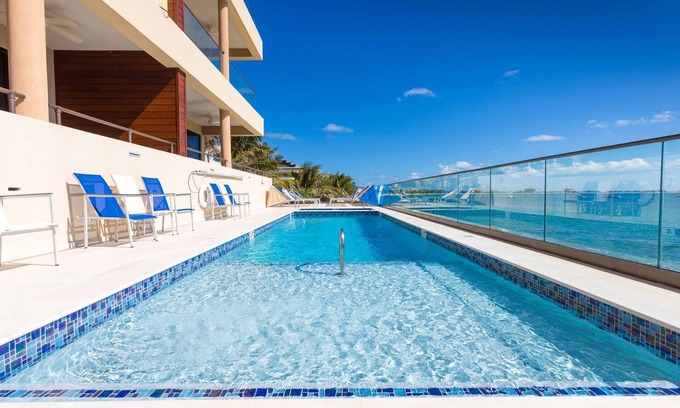 Northwest Point Condo | Relaxing Oceanfront Condos with Jacuzzi & Rooftop Lounge