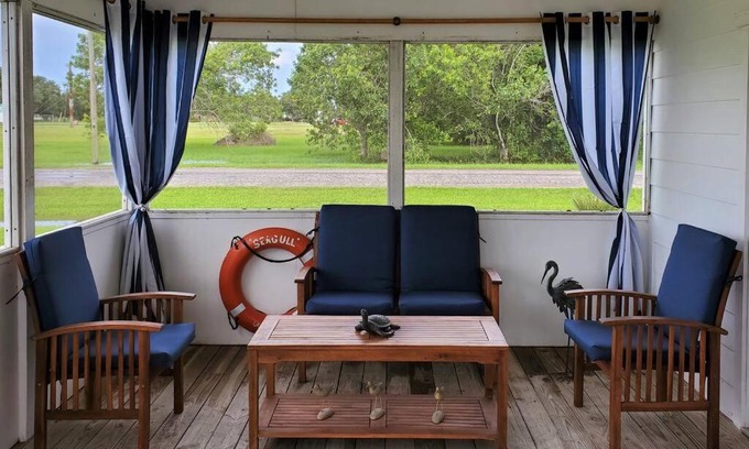 Long Mott House | Seadrift Pelican House: Ideal for Bird Watching Enthusiasts
