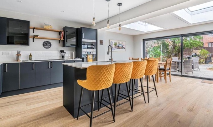 Seaford House | Seaford Retreat: Pet-Friendly Escape with Free Parking