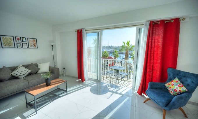 Madliena Apartment | Seafront 2 bedroom with balcony & jacuzzi GOGZR-6