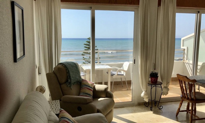 El Toyo Apartment | Seafront apartment in stunning position