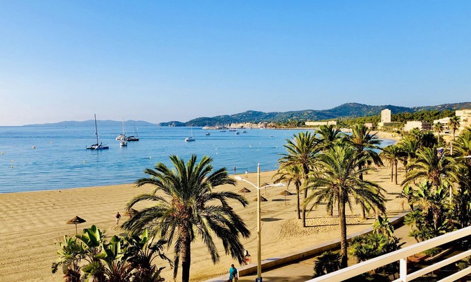 Le Lavandou Apartment | Oceanfront Apartment Steps from the Beach with Pool Access