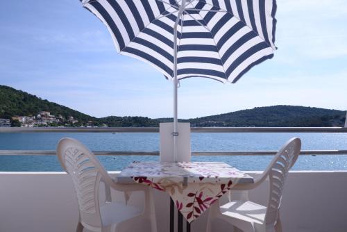 Tijesno Apartment | Pet-Friendly Seafront Apartment in Tisno - Guest Rated 10/10