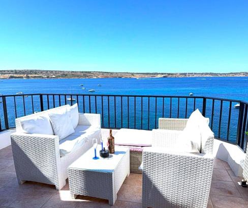 Għadira Apartment | Oceanfront Apartment with Terrace & Breathtaking Views