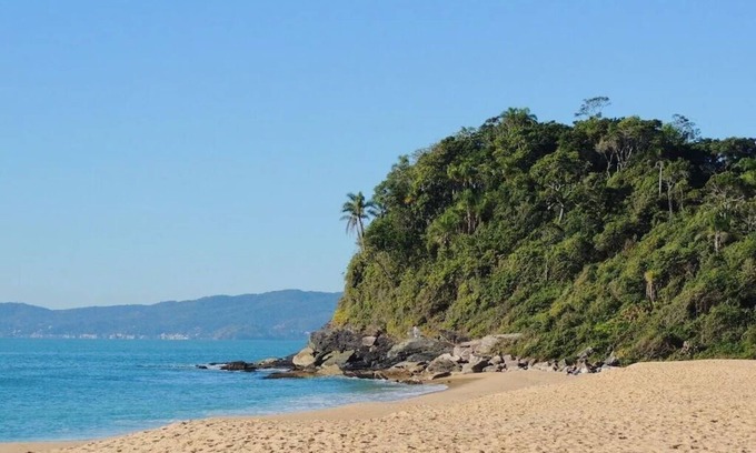 Ilhota House | Seaside Escape at Praia Grossa with Top Amenities