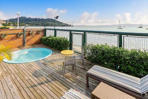 Santo Antonio de Lisboa House | Cozy Oceanfront Retreat in Santo Antônio - Rated 9/10