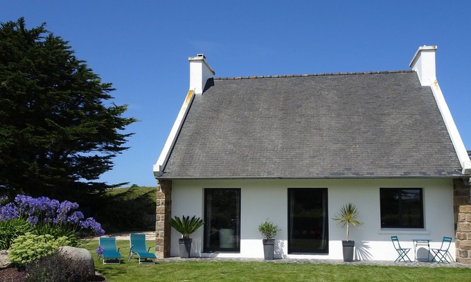 Cleder House | Seafront Retreat with Direct Access to Sandy Beach