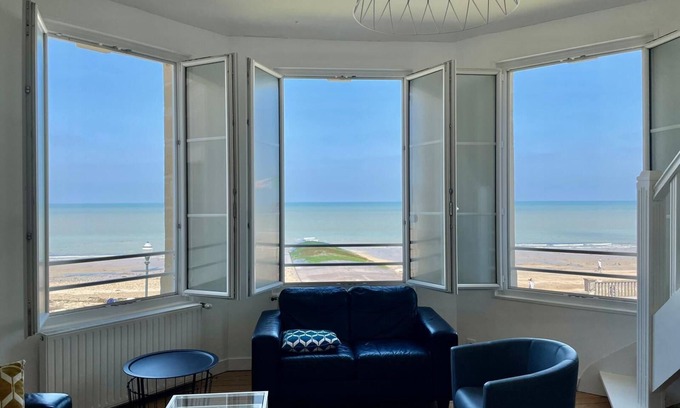 Saint-Regnobert-de-la-Cote-de-Nacre Apartment | Seafront Duplex with Private Park & Ocean View Pool