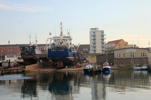Hirtshals Hotel | Seafront Hotel: 4-Star Stay with Breakfast & Family Amenities