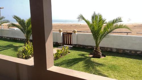 Vineta House | Oceanview Retreat: Family-Friendly Seafront House Awaits