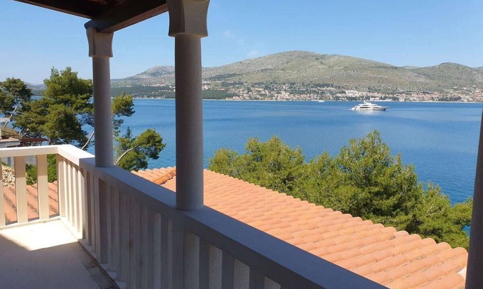 Okrug Donji House | Seafront House with Private Beach and Ocean View Terraces