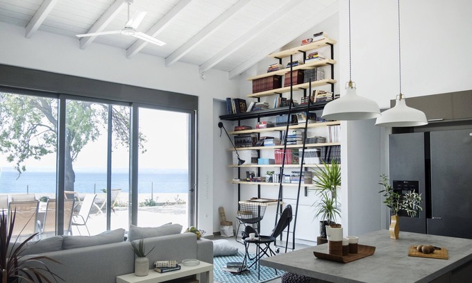 Eretria House | Seafront House with Breathtaking Views Near Athens