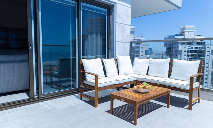 Rishon LeTsiyon Apartment | Seaside 3 BR Apartment with Breakfast and Family Amenities