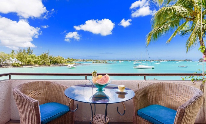 Grand-Baie Apartment | Seafront Apartment with Pool & Ocean View in Grand Bay
