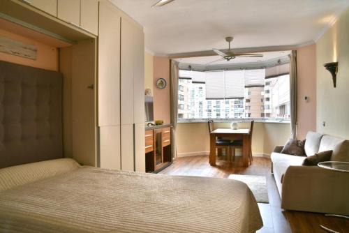 Fuengirola City Centre Apartment | Oceanfront Studio at Las Palmeras with Pool & Ocean View