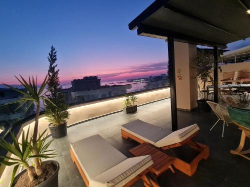 Jala Apartment | Seafront Penthouse with Sunset Views & Jacuzzi