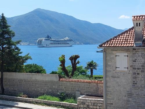 Ljuta Apartment | Oceanfront Seafront Soleil Apartment - Rated 10/10 by Guests