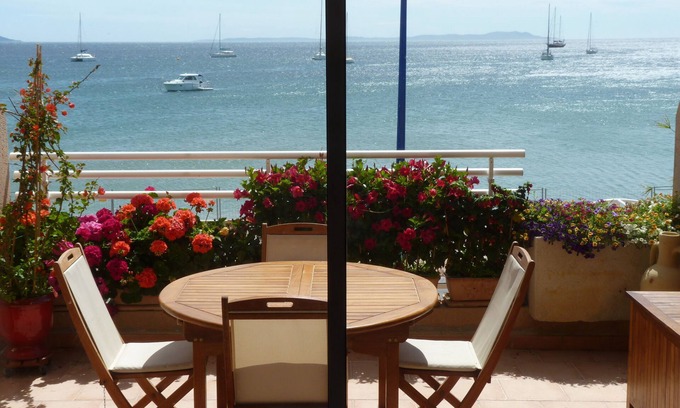 Toulon - Hyeres Apartment | Seafront Studio with Ocean Views & Top Guest Rating: 9.8