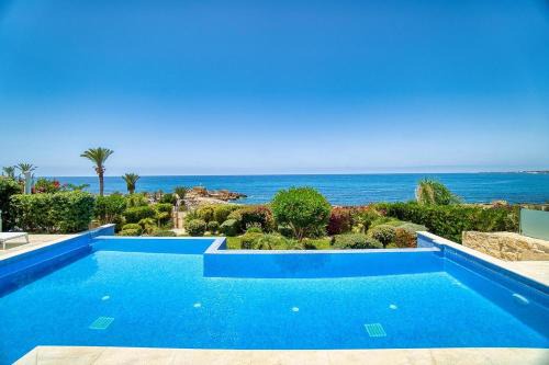 Kissonerga Villa | Seafront Prestige Villa: 4-Star Retreat with Pool Access