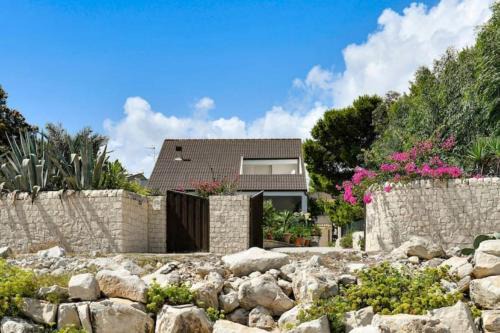 Marina di Modica Villa | Oceanfront Seafront Villa "Mare in casa" - Rated 9.4/10