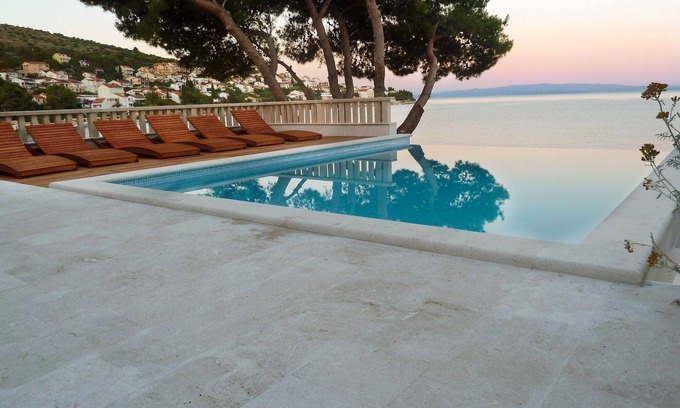 Businci Villa | Seafront Villa Retreat with Heated Pool & Open Sea Views