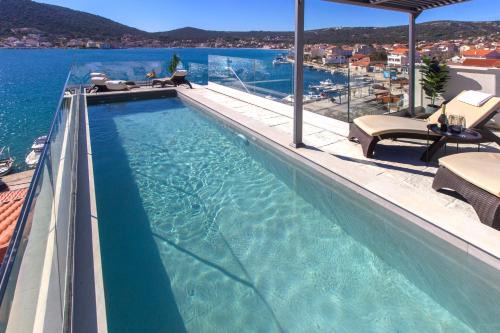 Vinisce Villa | Seafront Villa with Roof Pool - Perfect Oceanfront Retreat