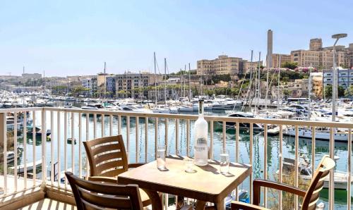 Msida Apartment | SeaFront YachtView VallettaView