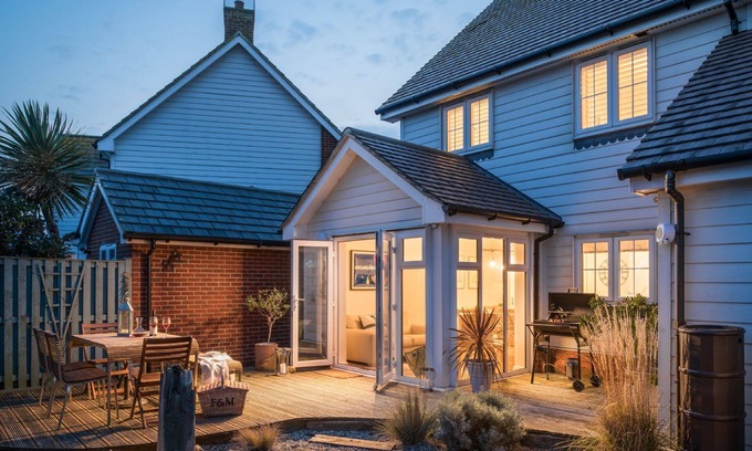 Camber Cottage | Seaglass Cottage: Oceanfront Retreat for 6 Guests