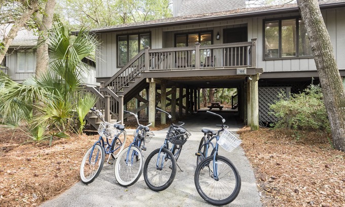West Beach Cottage | Exceptional Renovated Cottage with Golf, Pool & Beach Access