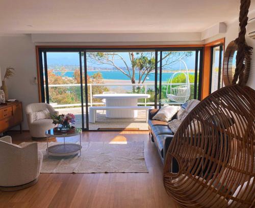 Lewisham House | Beachfront Seagrass Coastal Retreat with Family-Friendly Amenities