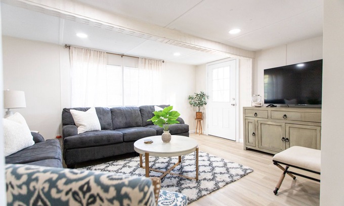 Palm Coast Cottage | Pet-Friendly Seagrass Cottage II - Steps to the Ocean