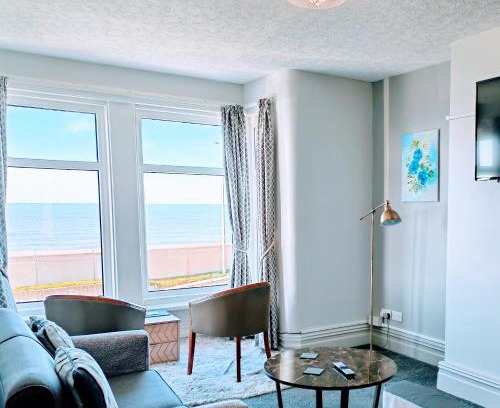 Thornton-Cleveleys Apartment | Oceanfront Seahawk Holiday Apartments with Top Ratings