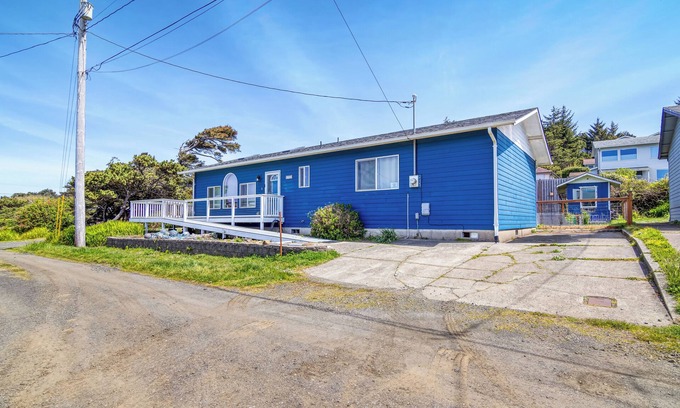 Yachats House | Seahawk Nest: Oceanfront Bliss with 9.8 Guest Rating