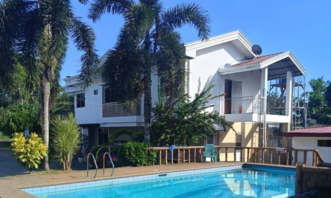 Looc House | Seaheart Guest House Panglao
