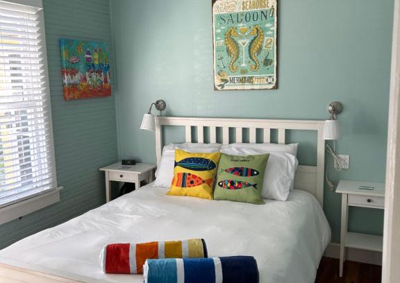 Pass-a-Grille House | Pet-Friendly Seahorse Bungalow with Perfect Guest Ratings